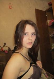 Amateur hottie gets naked at home 1637 w7bjaxfenl