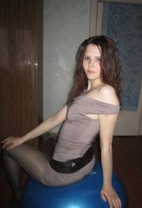 Amateur hottie gets naked at home 1637 h7bjaxxtss