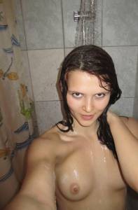 Amateur hottie gets naked at home 1637 e7bjaxtm2g