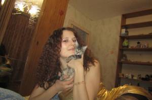 Amateur hottie gets naked at home 1637 z7bjawadal