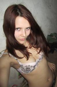 Amateur hottie gets naked at home 1637 h7bjax0gx6