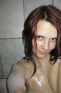 Amateur hottie gets naked at home 1637 67bjbc7x2i