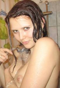 Amateur hottie gets naked at home 1637 27bjawmeir