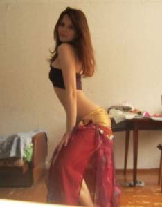 Amateur hottie gets naked at home 1637 37bjax8brz