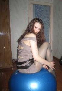 Amateur hottie gets naked at home 1637 m7bjbcgy06