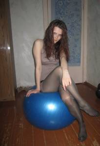 Amateur hottie gets naked at home 1637 27bjba8a7e