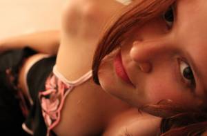 Amateur hottie gets naked at home 1637 77bjbbo3zx
