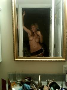 Amateur-Blonde-Self-Pics-x38-k7bke164bs.jpg