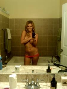 Amateur-Blonde-Self-Pics-x38-17bke0m04r.jpg