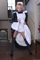 Rebecca More Loulou Downton Grabby - 912x v7bklkws0e