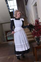 Rebecca More Loulou Downton Grabby - 912x h7bkllj2cw
