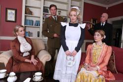 Rebecca More Loulou Downton Grabby - 912x r7bkmesozr