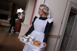 Rebecca More Loulou Downton Grabby - 912x 47bkmfazjz