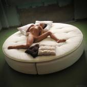 Round Bed with Joy Lamore i7bl6fh4xi