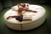 Round Bed with Joy Lamore 67bl6fechq