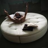 Round Bed with Joy Lamore s7bl6d8wha