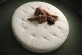 Round Bed with Joy Lamore j7bl6fk6mf