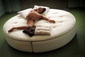 Round Bed with Joy Lamore f7bl6fgmv2