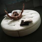 Round Bed with Joy Lamore z7bl6d7y2z
