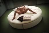 Round Bed with Joy Lamore i7bl6fcgak