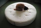 Round Bed with Joy Lamore p7bl6fmu3t
