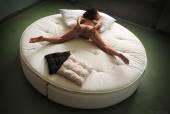 Round Bed with Joy Lamore y7bl6f5h5u