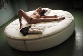 Round Bed with Joy Lamore 17bl6f0fwt