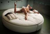 Round Bed with Joy Lamore u7bl6f7omb