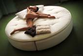 Round Bed with Joy Lamore 37bl6ff3dx