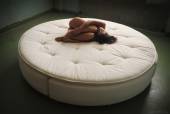 Round Bed with Joy Lamore 27bl6f87ae