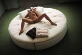 Round Bed with Joy Lamore o7bl6fdiy2