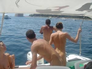 Celine, French Hottie and nudist [x60] e7bmdujftr