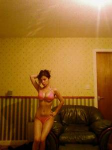 Busty British selfshoter [50photos] 37bmdqtspz
