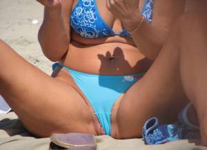 Beach-MILF-Pussy-Slip-17bmeeh1fa.jpg