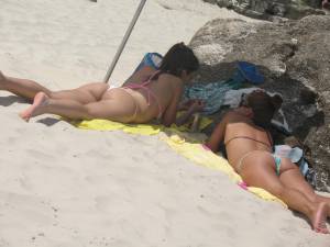 2 Sexy Girls On The Beach x12 z7bmpqu0hx