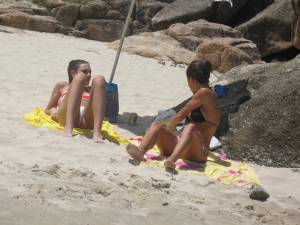 2-Sexy-Girls-On-The-Beach-x12-p7bmpqxjfe.jpg