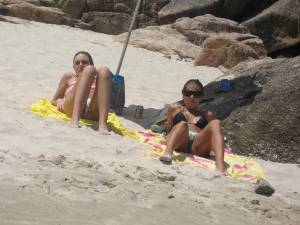 2-Sexy-Girls-On-The-Beach-x12-f7bmprbpcv.jpg