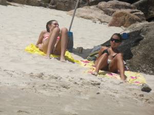 2 Sexy Girls On The Beach x12 c7bmprcevj