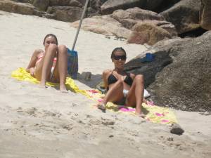 2 Sexy Girls On The Beach x12 17bmpralrg