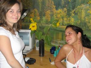 Romanian Teen (x281) 27bn2onma7