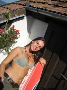 Romanian Teen (x281) 07bn2jh3ez