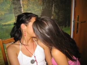 Romanian Teen (x281) j7bn2j1ye7