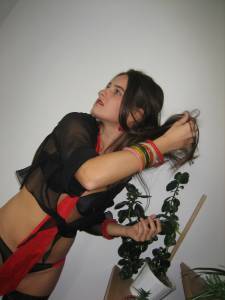 Romanian Teen (x281) u7bn2jampn
