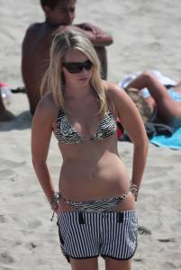 4 COEDs on the beach m7bnpf17su