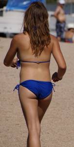 2 Hot asses in Blue Bikini-o7bnmcuomf.jpg
