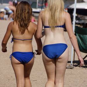 2 Hot asses in Blue Bikinie7bnmcpap3.jpg