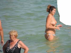 A Topless MILF With Her Husband on the Beach-p7bnm0rq7z.jpg