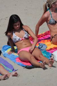 4 COEDs on the beach 57bnpfegjj