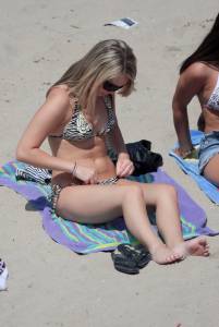 4 COEDs on the beach z7bnpew2n0