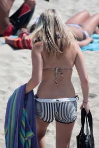 4 COEDs on the beach u7bnpf6qtn